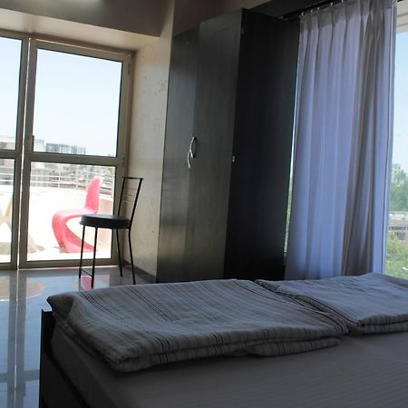 Hotel Apple Inn Ahmadabad Zewnętrze zdjęcie